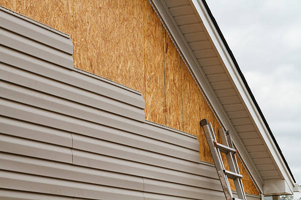 Professional Siding Repair technician working in Florence, OR